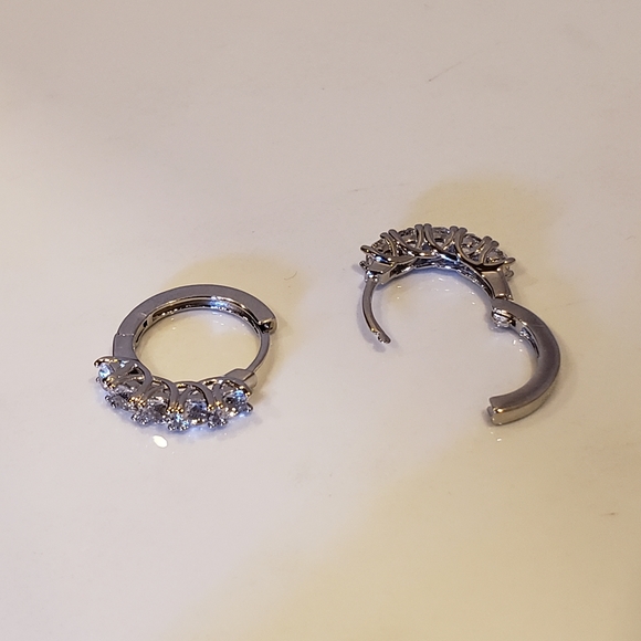 New Swarovski White Gold Huggies, on 925 Silver, Five Crystal, 18K Gold - Picture 3 of 10